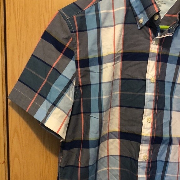 Tommy Hilfiger size medium button down short sleeve - Picture 4 of 9